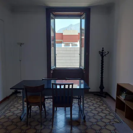 Completo O Private, Centro Vicino Stazione E Al Лекко