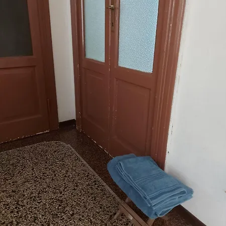 Alloggio in famiglia Completo O Private, Centro Vicino Stazione E Al *