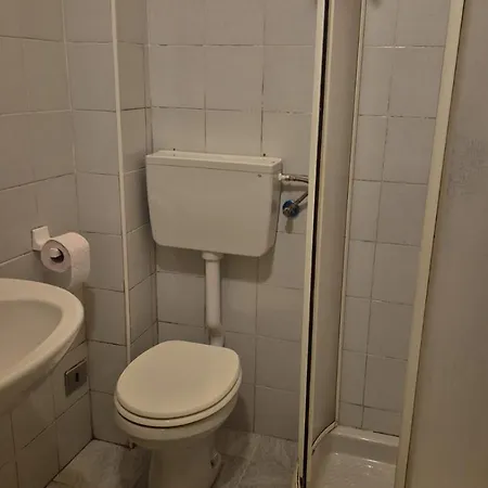Alloggio in famiglia Completo O Private, Centro Vicino Stazione E Al