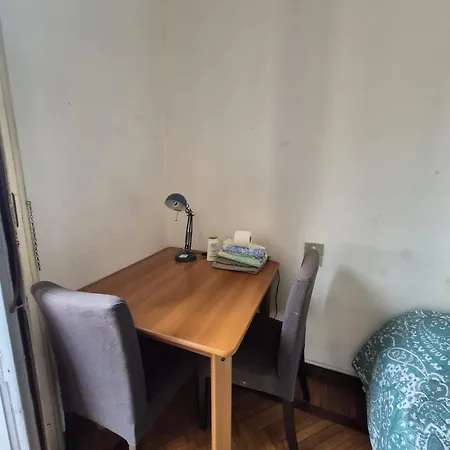 Completo O Private, Centro Vicino Stazione E Al Alloggio in famiglia *