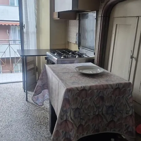 Completo O Private, Centro Vicino Stazione E Al Alloggio in famiglia