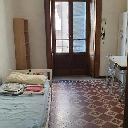 Completo O Private, Centro Vicino Stazione E Al Homestay