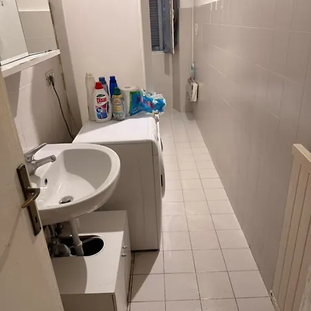 Completo O Private, Centro Vicino Stazione E Al Homestay Lecco