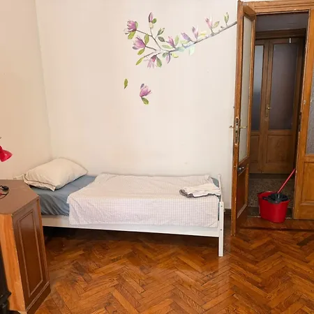 Completo O Private, Centro Vicino Stazione E Al Homestay